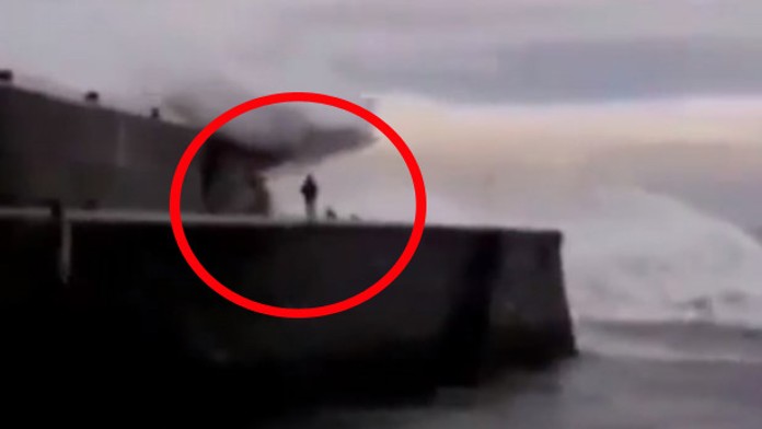 article-2548341-1B0FE6B000000578-839_634x346 copy.jpg