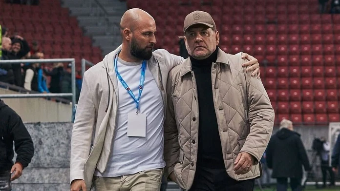 Kmotrík vyhodil Kozáka, Stoch to prirovnal k cirkusu. Slovan je oproti nim gigant, ale naposledy tam zomrel