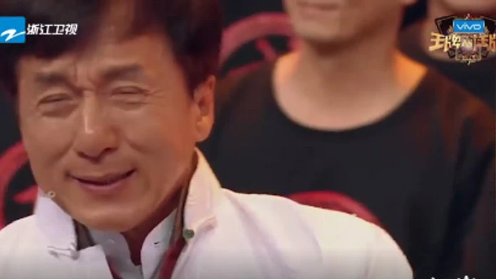 Jackie Chan v slzách
