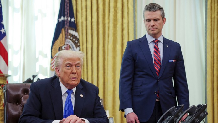 Ďalší škandál v USA: Minister si o úderoch na Jemen písal aj do skupiny s jeho blízkymi na Signale