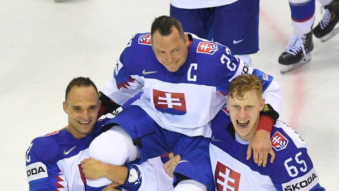 V strede Ladislav Nagy počas rozlúčky s kariérou po zápase s Dánskom na MS 2019.