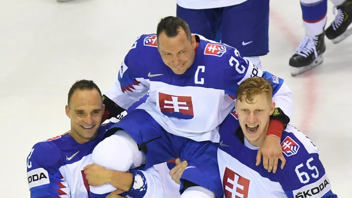 V strede Ladislav Nagy počas rozlúčky s kariérou po zápase s Dánskom na MS 2019.