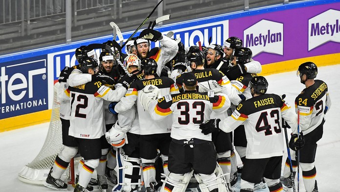 Hlúčik nemeckej radosti po víťazstve nad USA na MS 2017.