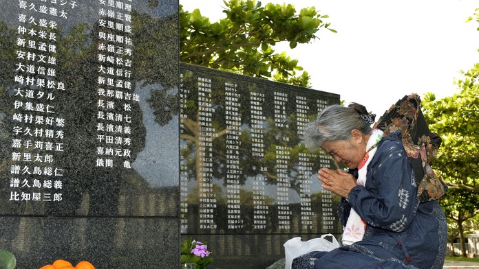 Spomienka na obete bojov na ostrove Okinawa