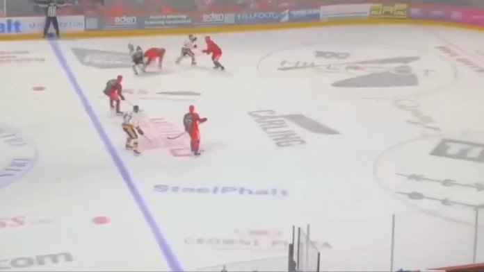 Americký hokejista zomrel po rozrezaní krku korčuľou. Aj slovenské kluby volajú po zásadnej zmene