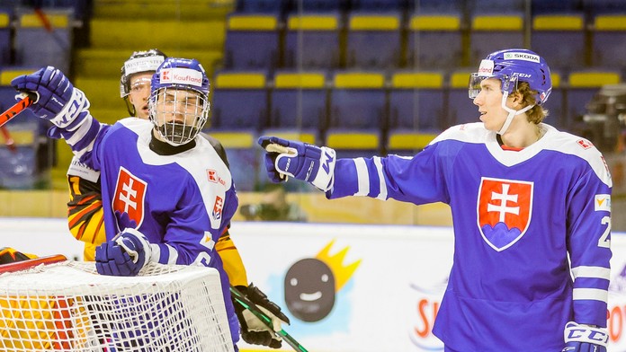 Juraj Slafkovský a Andrej Kollár v prípravnom zápase Slovenska s Nemeckom.