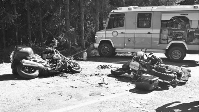 Nehoda dvoch motorkárov.