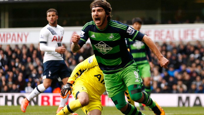 Alberto Paloschi zo Swansea City.