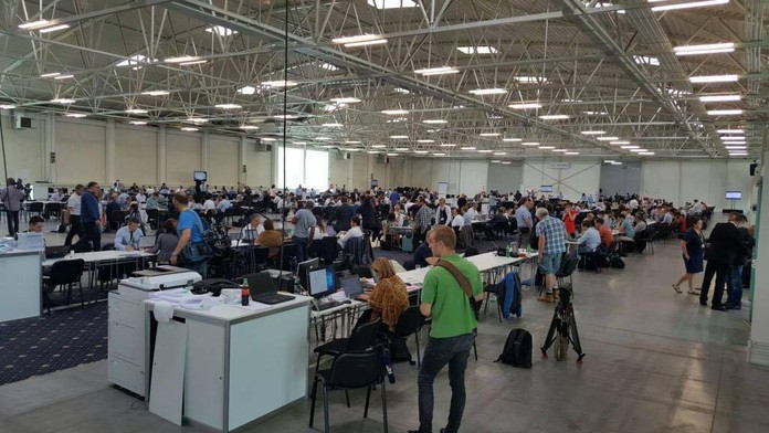 Samit EÚ - Presscentrum je už plné novinárov, ktorí pripravujú čerstvé správy.