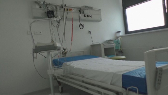 Hrali sa 19 rokov na ťažko chorých, aby dostávali dávky. Polícia odhalila ich dvojitý život