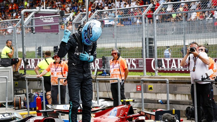 VC Rakúska: Zrážka lídrov znamenala senzáciu. Britský jazdec oslavuje druhé víťazstvo v kariére