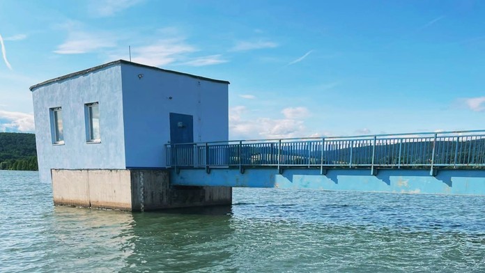 Nešťastie vo vodnej nádrži. Na brehu našli telo 41-ročného muža