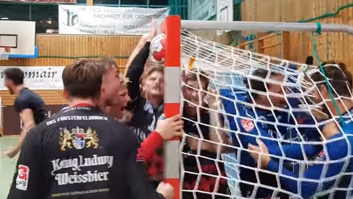 Radosť hráčov Fürstenfeldbrecku po triumfe nad Konstanzom.