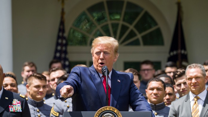 Barberka Renáta pri práci.