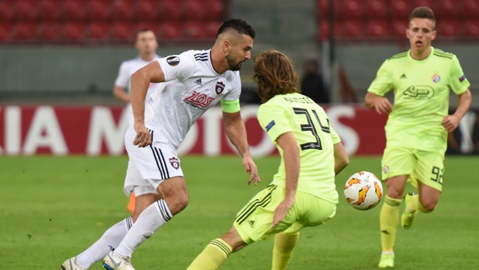 Kapitán Spartaka Boris Godál a hráč Dinama Ivan Šunjič.