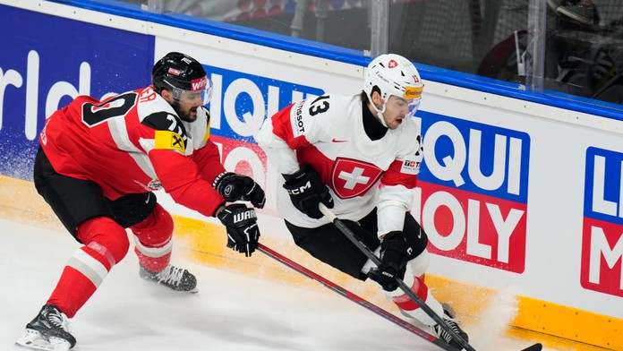 VIDEO: Prestrelka v alpskom derby. Švajčiari využili až päť presiloviek, Rakúšania prehajdákali náskok
