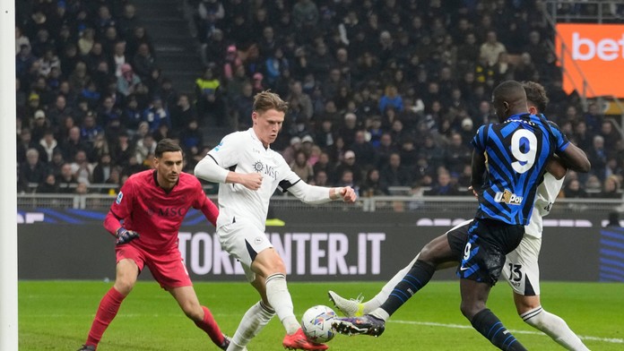 Serie A: Neapol v šlágri remizoval s Interom a udržal si prvú priečku. Lobotka sa vrátil do akcie