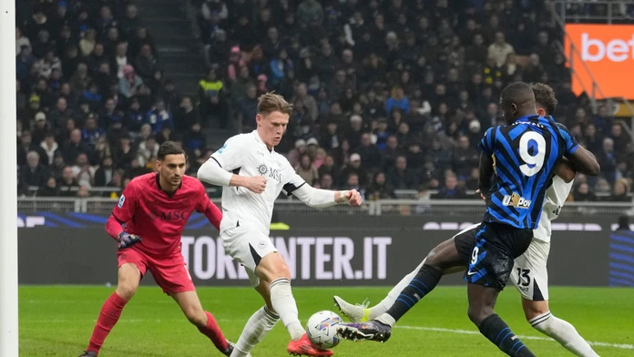 Serie A: Neapol v šlágri remizoval s Interom a udržal si prvú priečku. Lobotka sa vrátil do akcie