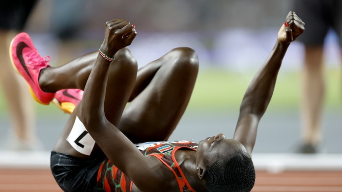 MS v atletike: Triumf podčiarkla osobákom. Zlato z osemstovky putuje do Kene