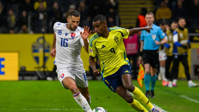 Slováci neuspeli vo Švédsku. Dúbravku mrzia hlavne zranenia, Calzona je na hráčov hrdý