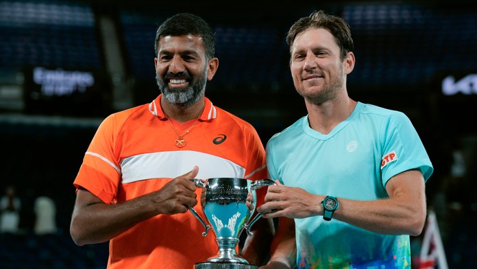 Australian Open: Bopana sa po triumfe vo finále štvorhry stal najstarším grandslamovým víťazom