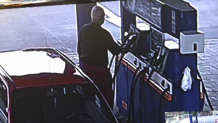 Muž si na pumpe zabudol peniaze