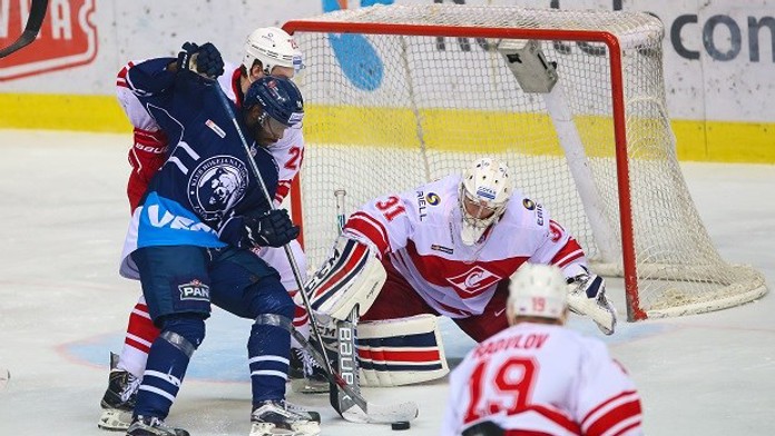 Edwin Hedberg v zápase so Spartakom Moskva.