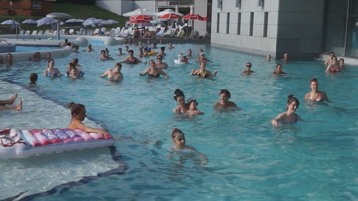 Kúpalisko v maďarskej obci v Egerszalóg po zrušení opatrení.