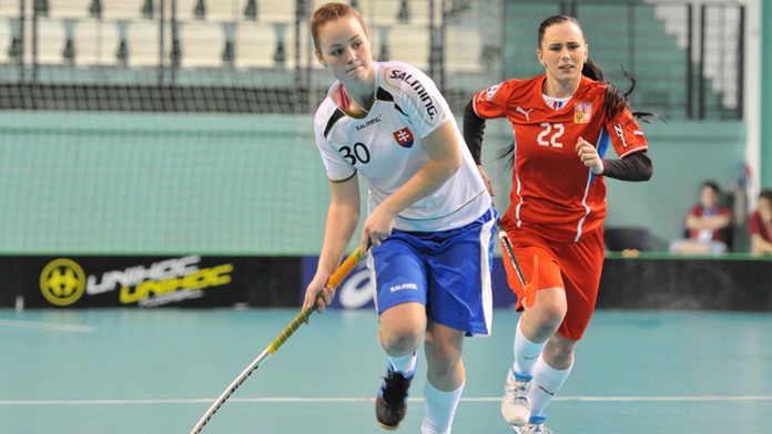 Vľavo Paulína Hudáková a česká hráčka Lucie Theimerová na archívnej snímke.