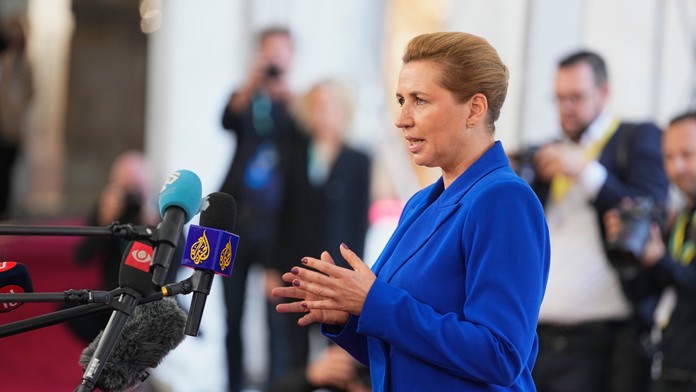 Dánska premiérka naznačila, že za preletmi dronov nad letiskami je Rusko. Európa je podľa nej v hybridnej vojne