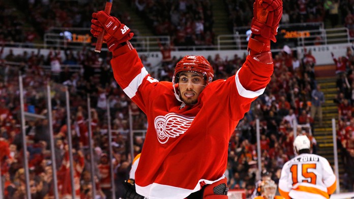 Hokejista Detroitu Red Wings Slovák Tomáš Jurčo sa teší po strelení gólu v zápase zámorskej hokejovej NHL Detroit Red Wings - Ph