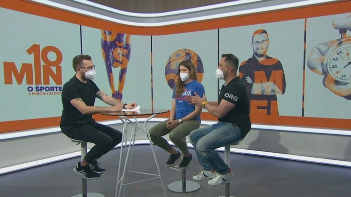 Miro Held a jeho hostia hokejová brankárka Romana Kiapešová a kondičný tréner Tomáš Mihalík.