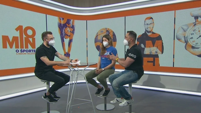 Miro Held a jeho hostia hokejová brankárka Romana Kiapešová a kondičný tréner Tomáš Mihalík.