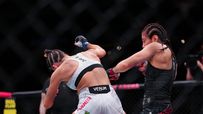 VIDEO: Po tvrdom KO zostala nehybne ležať. Američanka vystrašila fanúšikov, no hovorí o skvelom zážitku