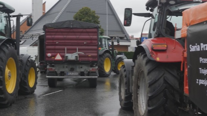 Farmári opäť v uliciach. Hromadným štrajkom tentokrát podporili severných susedov