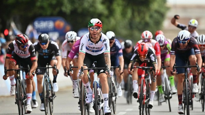 Giacomo Nizzolo vyhral záverečný špurt a triumfoval tak v 12. etape Giro d´Italia.