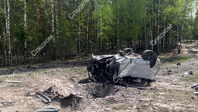 Prominentnému prokremeľskému spisovateľovi vybuchlo auto. Je zranený a vodič mŕtvy
