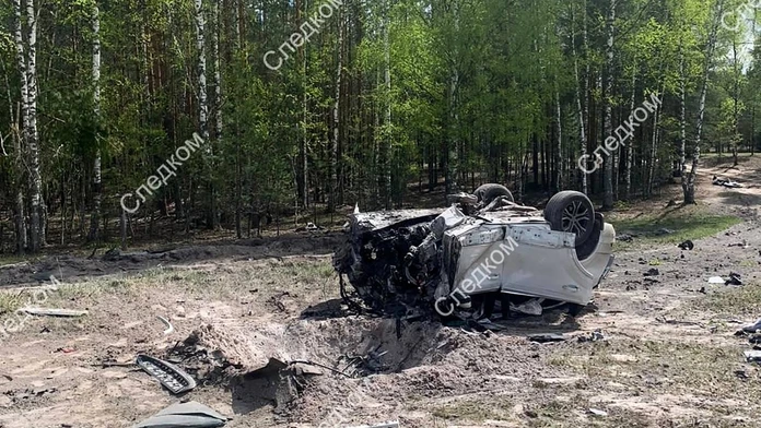 Prominentnému prokremeľskému spisovateľovi vybuchlo auto. Je zranený a vodič mŕtvy
