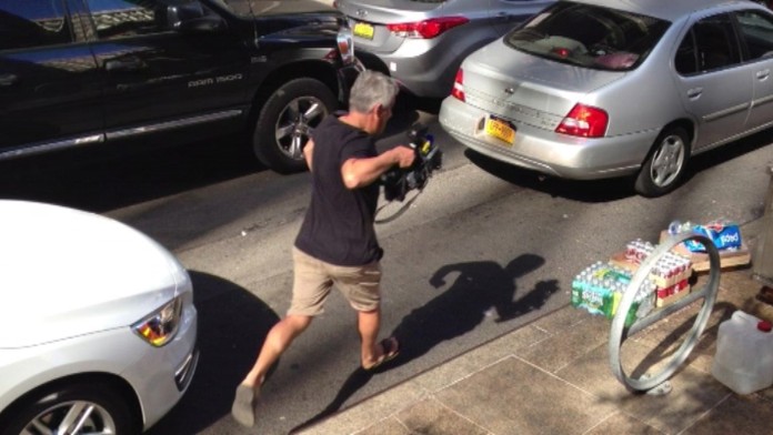 Utek pred Godzillou v New Yorku.