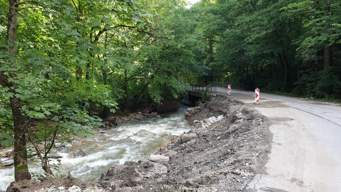 Cesta pri Revúcej, ktorú poškodili prívalové dažde (2020)