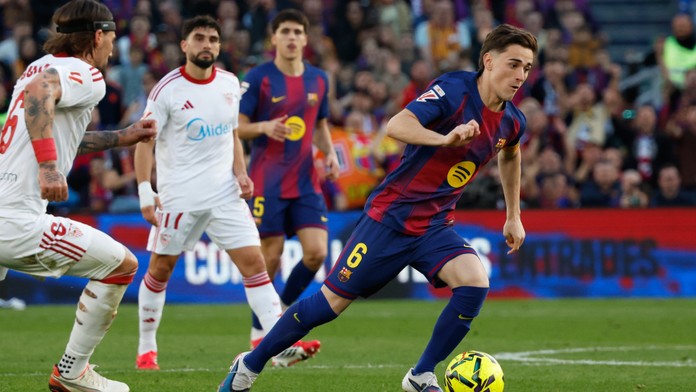 Barcelona zdemolovala Sevillu, hetrik Raphinhu. Valjent sa s Malorkou dočkal víťazstva