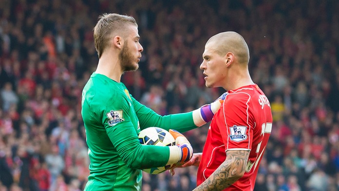Medzi Martinom Škrtelom a Davidom de Geaom to v zápase Liverpool - Manchester United vrelo.