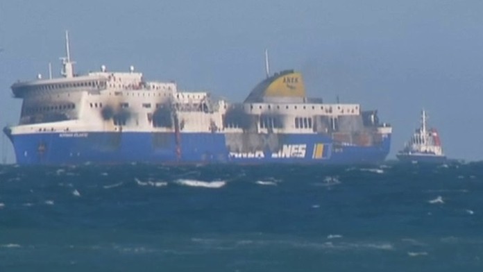 Zničený trajekt je už v prístave