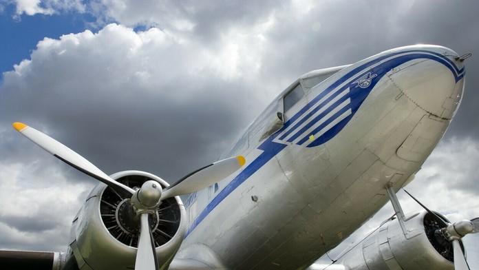 Douglas DC-3 vo farbách Československých aerolínií.