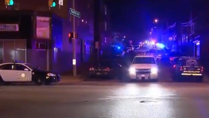 Päť mŕtvych a troch zranených si vyžiadala streľba, ku ktorej došlo v noci nadnes v meste Wilkinsburg v americkom štáte Pensylvá