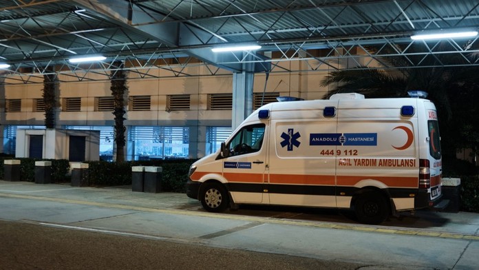 Záchranári na letisku v Antalyi. Ilustračná snímka. 