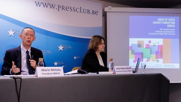 Slovensko zaostáva v boji proti korupcii, od roku 2019 splnilo iba štvrtinu cieľov v tejto oblasti