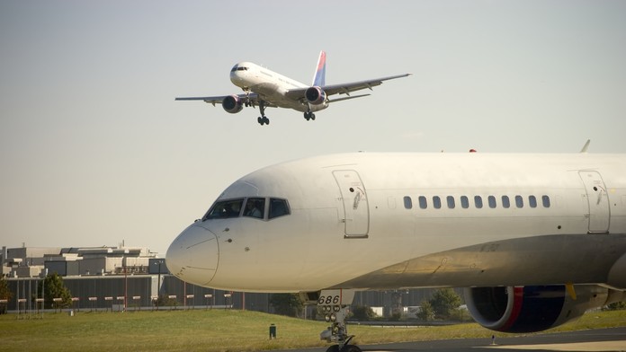 Vlak sa zrazil s nákladným autom.