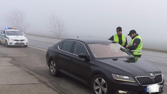 Na snímke policajná hladka pri celoslovenskej kontrole na alkohol.