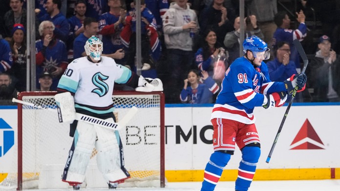 Tarasenko pri premiére skóroval. Malkin napodobnil legendu Pittsburghu